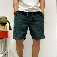 ダークグリーンのコーデュロイショートパンツ、ドローストリング付きウエストゴム