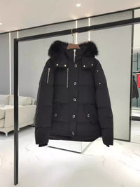 ムースシアリングダウンジャケット ブラック、フォックスファー襟とフロントジップ