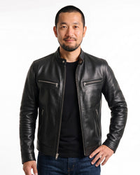 メンズ本革レザージャケット(ブラック)スタンドカラー、フロントジップと両サイドポケット