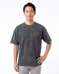 オーバーサイズバックプリントTシャツ メンズ — コットンの色落ち加工とドロップショルダー