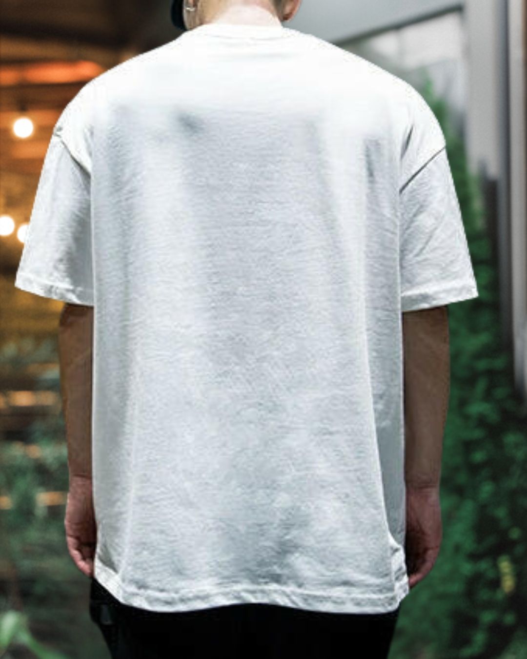 エンボスロゴTシャツ