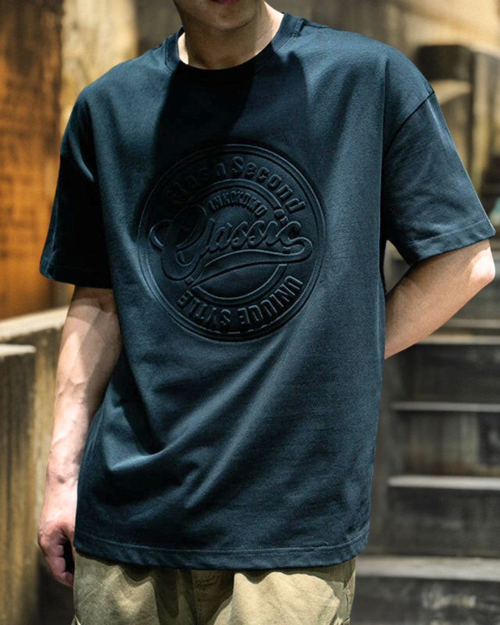 エンボスロゴTシャツ