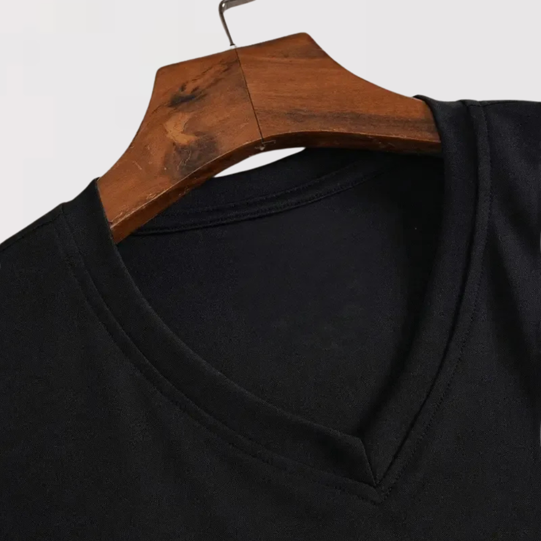 DAIGO | VネックTシャツ