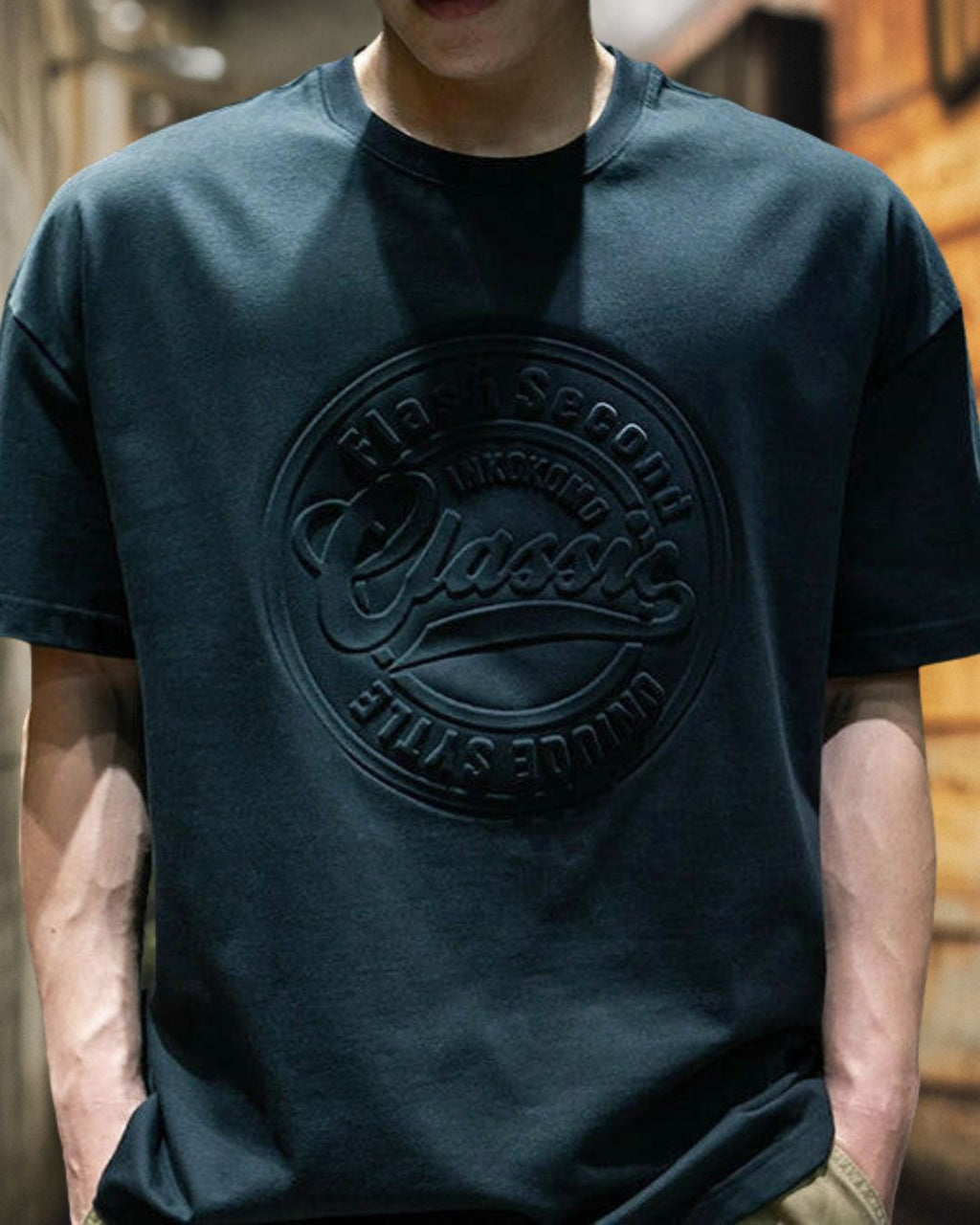 エンボスロゴTシャツ