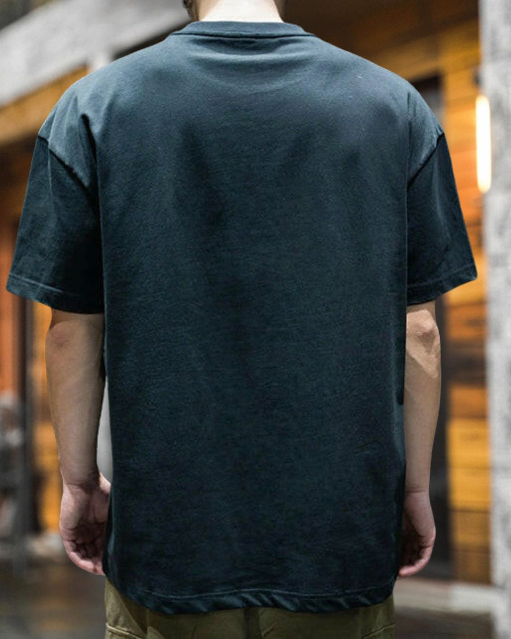 エンボスロゴTシャツ