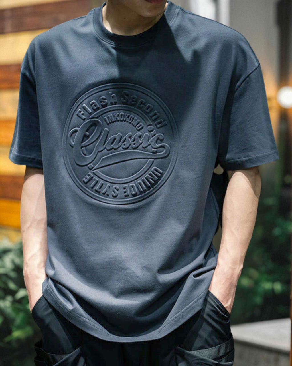 エンボスロゴTシャツ