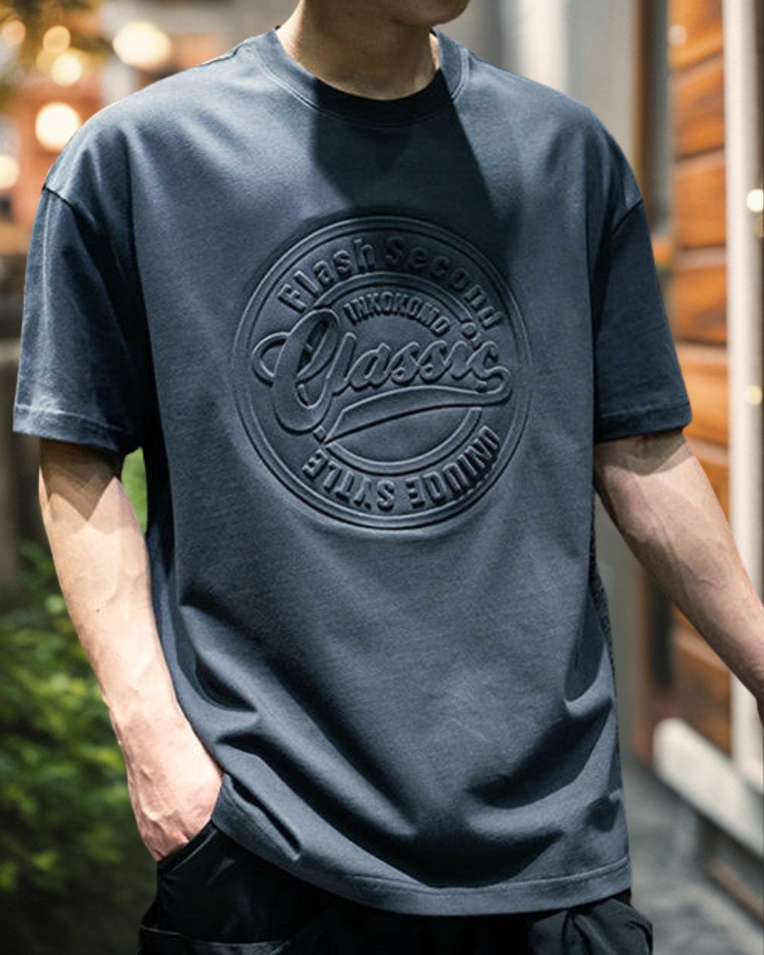 エンボスロゴTシャツ