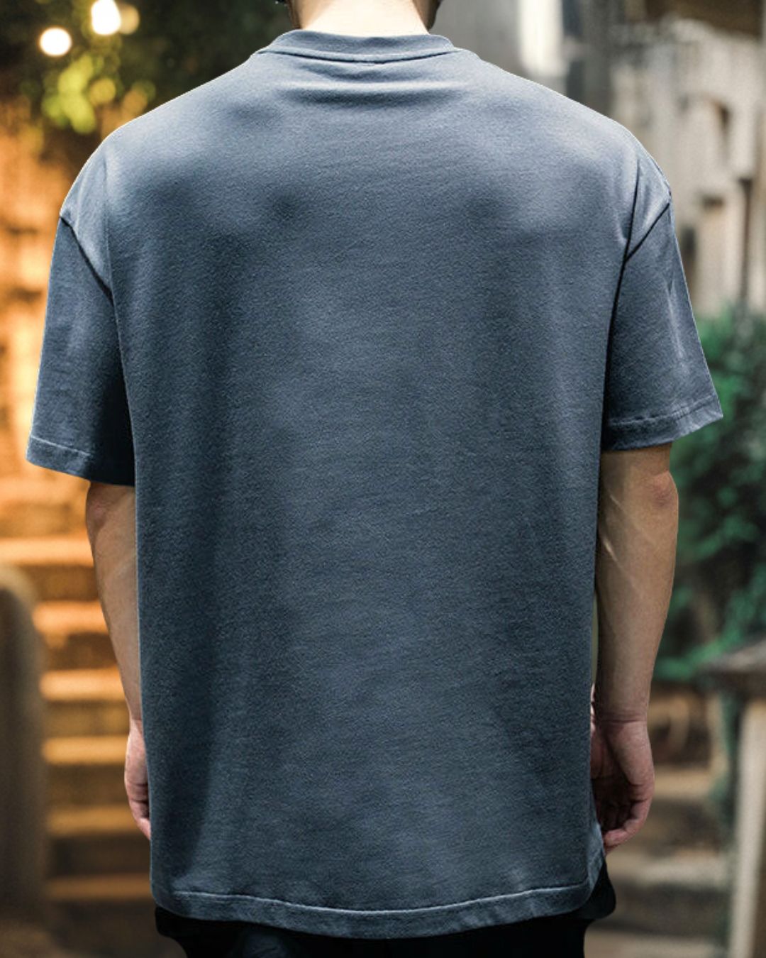 エンボスロゴTシャツ