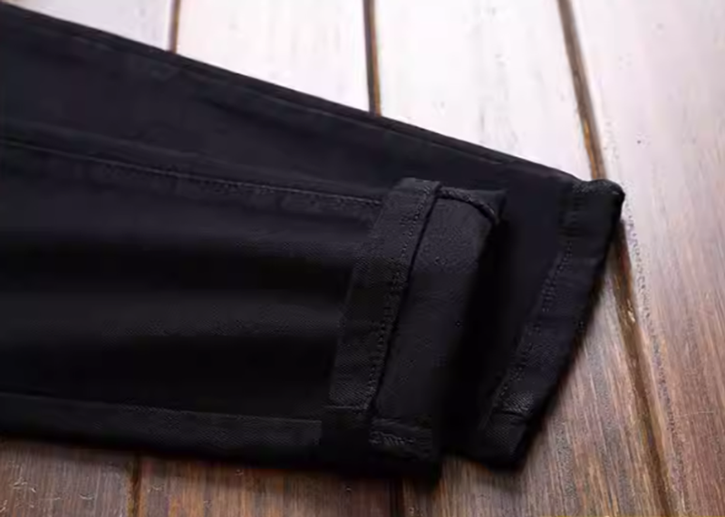 アキラ ブラック ストリートリップ デニムパンツ