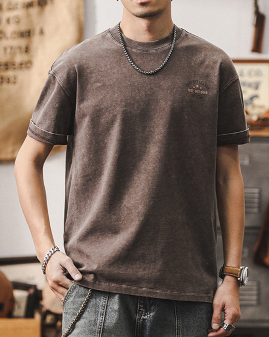 メンズ厚手コットンのビッグシルエット半袖Tシャツ — ビッグフットフィッシンググラフィックのバックプリント