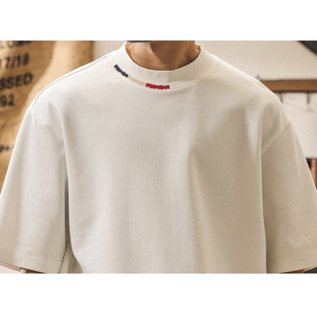 メンズ ヘビーコットンオーバーサイズTシャツ — ネックライン刺繍のビッグシルエット半袖