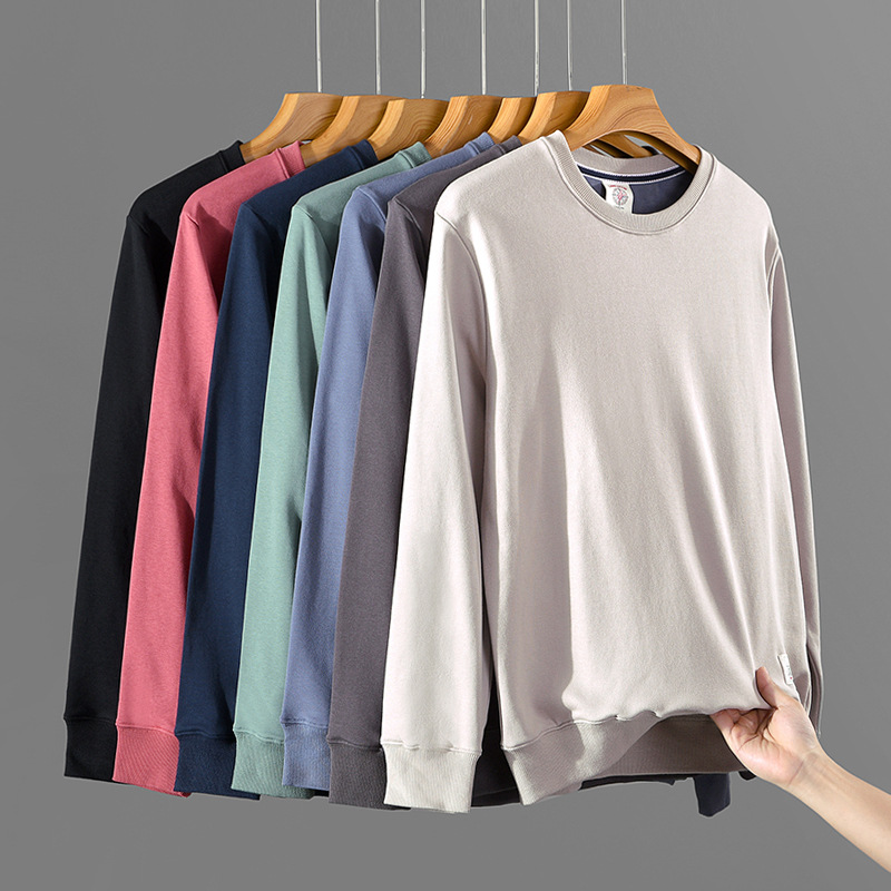 メンズ長袖Tシャツをハンガーに並べたセット（複数カラー）