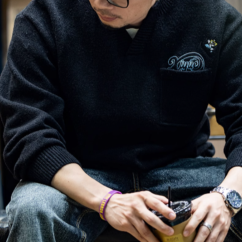 ナオ ミニマル Vネック ポケットセーター