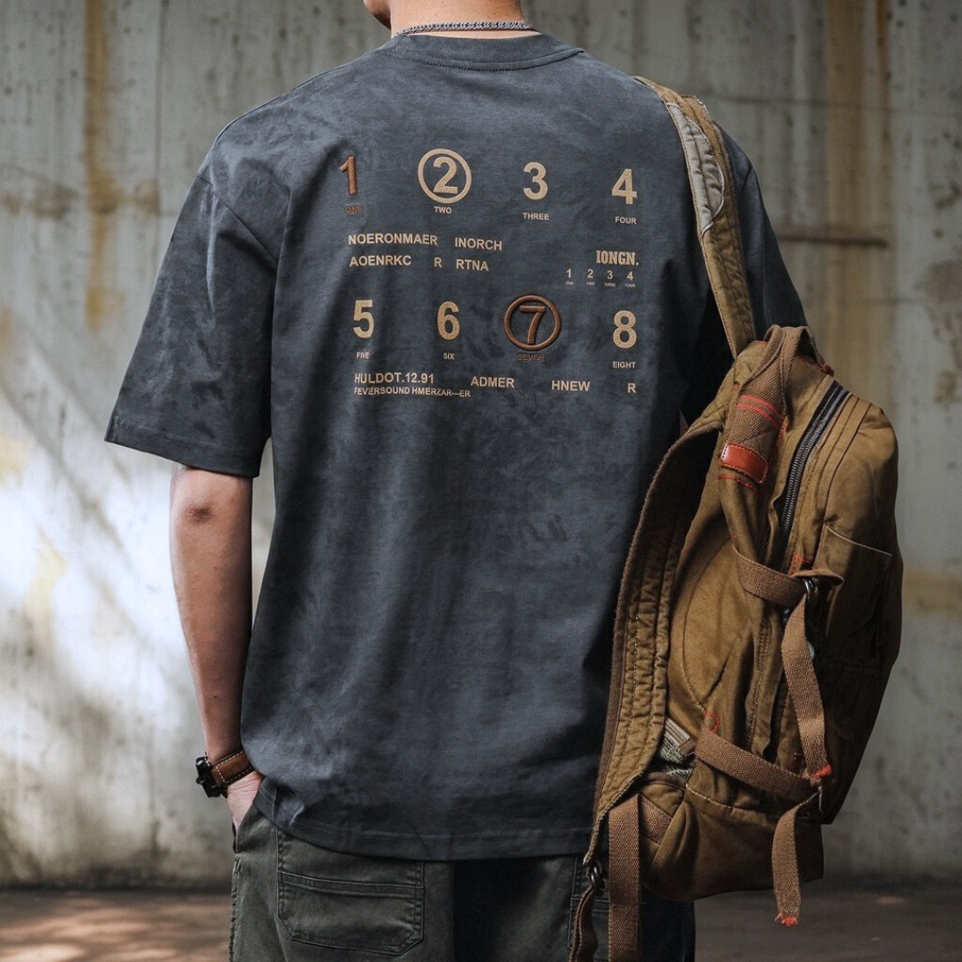 ナンバーアートバックプリントTシャツ