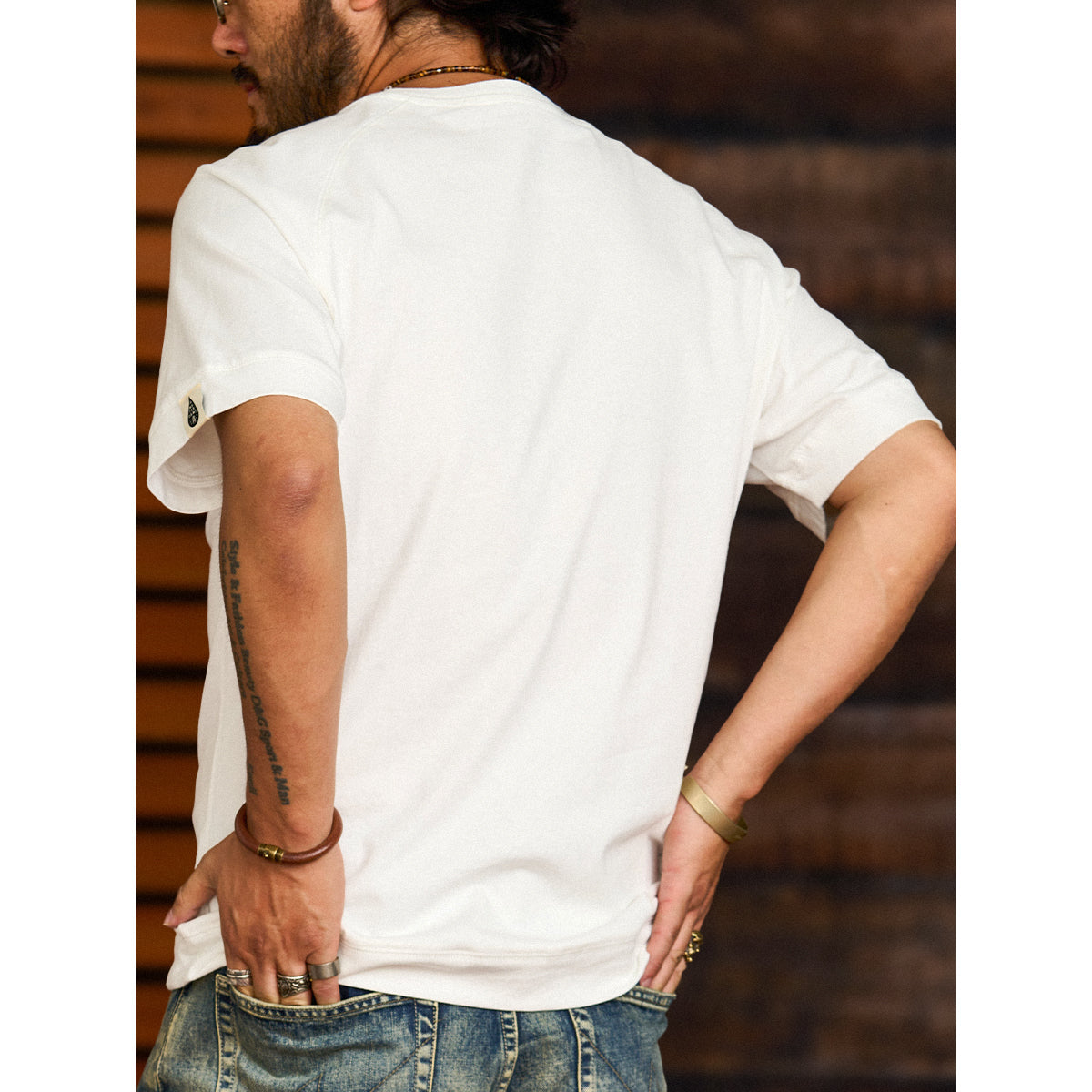 アカツチ リラックスフィット クルーネックTシャツ