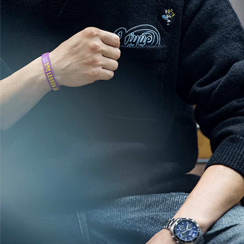 ナオ ミニマル Vネック ポケットセーター