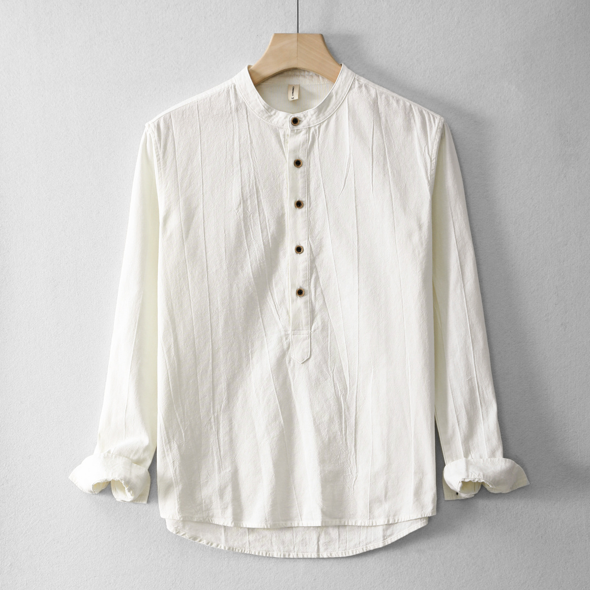 メンズ コットンリネン長袖ヘンリーネックTシャツ — ナチュラル素材のデイリーカジュアルウェア