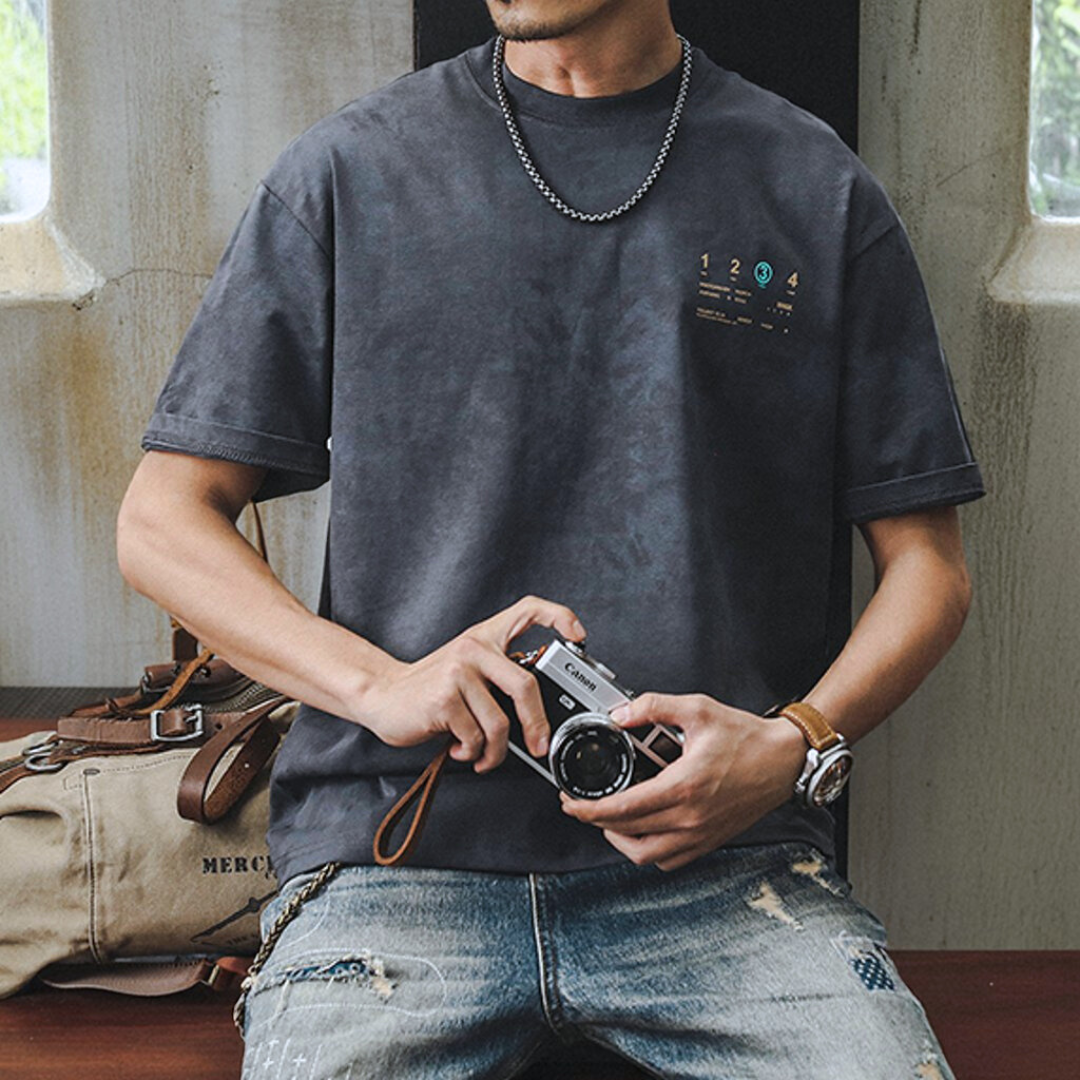 ナンバーアートバックプリントTシャツ