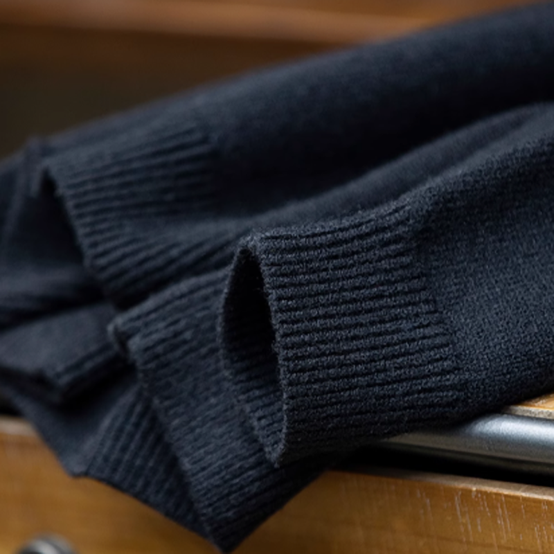 ナオ ミニマル Vネック ポケットセーター