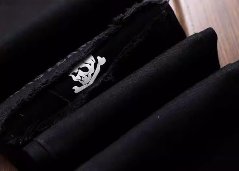 アキラ ブラック ストリートリップ デニムパンツ