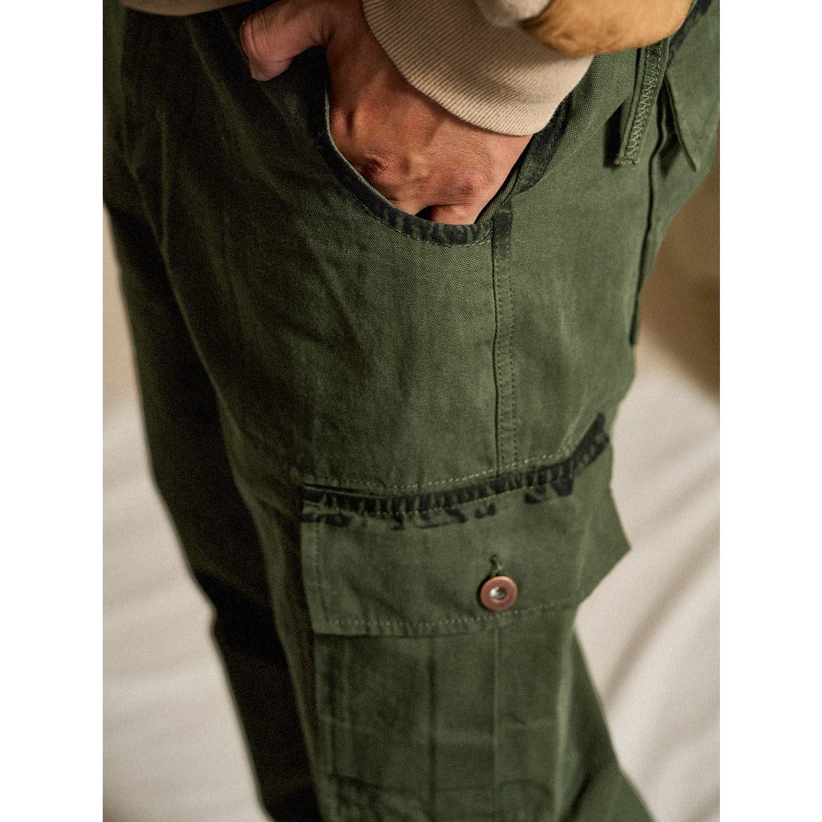 オリーブ ショウ カーゴワークパンツ