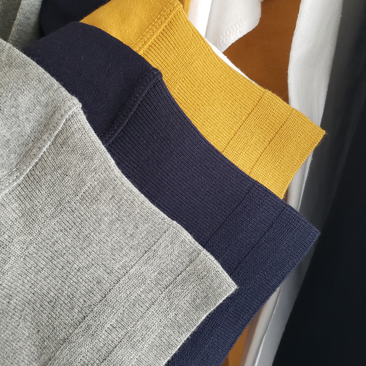 メンズ コットン長袖ヘンリーネックTシャツ — シンプルデザインのデイリーカジュアルスタイル