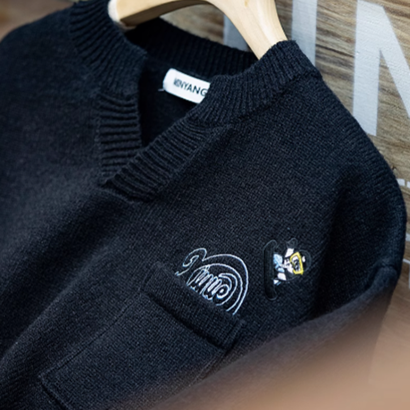 ナオ ミニマル Vネック ポケットセーター