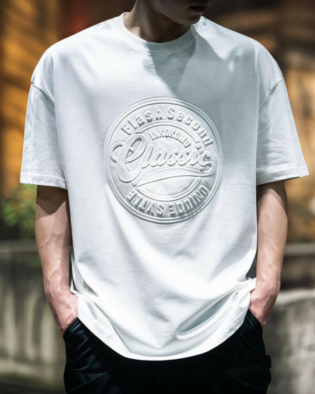 エンボスロゴTシャツ