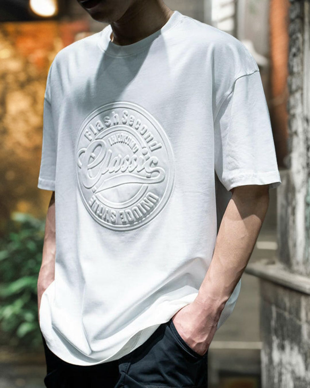 エンボスロゴTシャツ