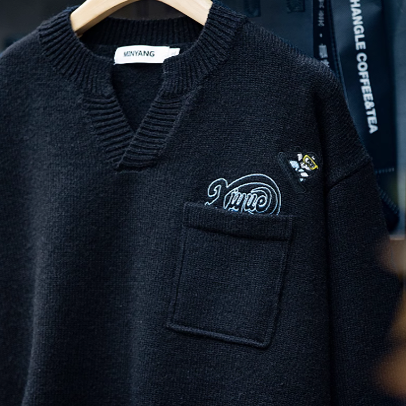 ナオ ミニマル Vネック ポケットセーター