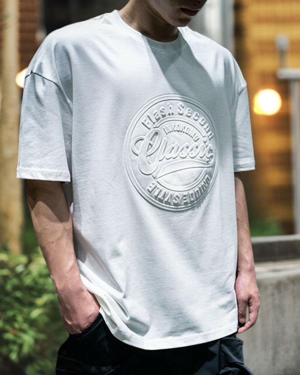 エンボスロゴTシャツ