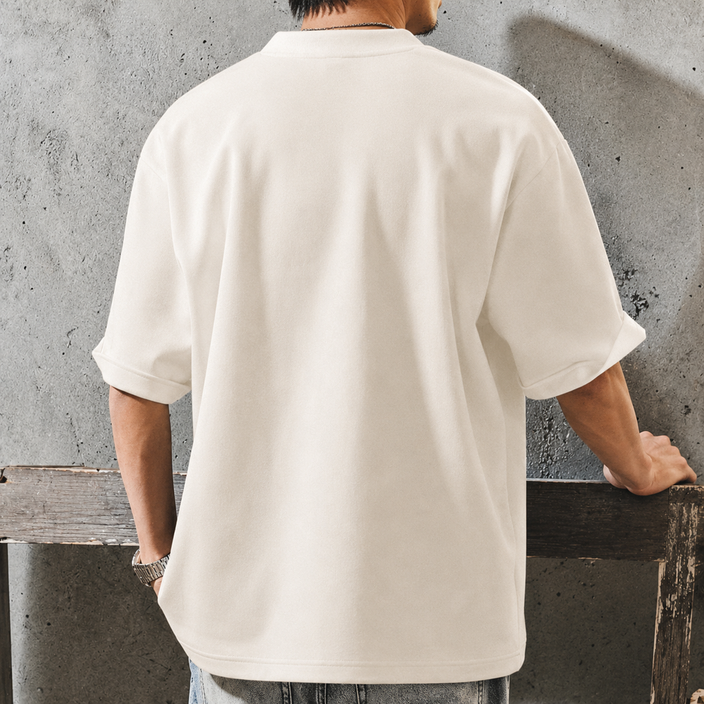 メンズ ヘビーコットンオーバーサイズTシャツ — ネックライン刺繍のビッグシルエット半袖