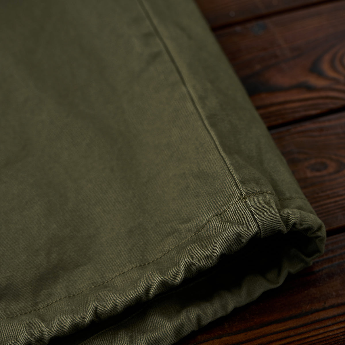 カズオ オリーブ ミリタリーレースアップ パーカー