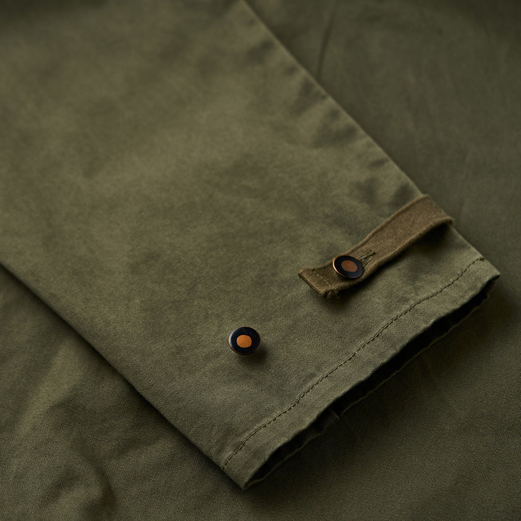 カズオ オリーブ ミリタリーレースアップ パーカー