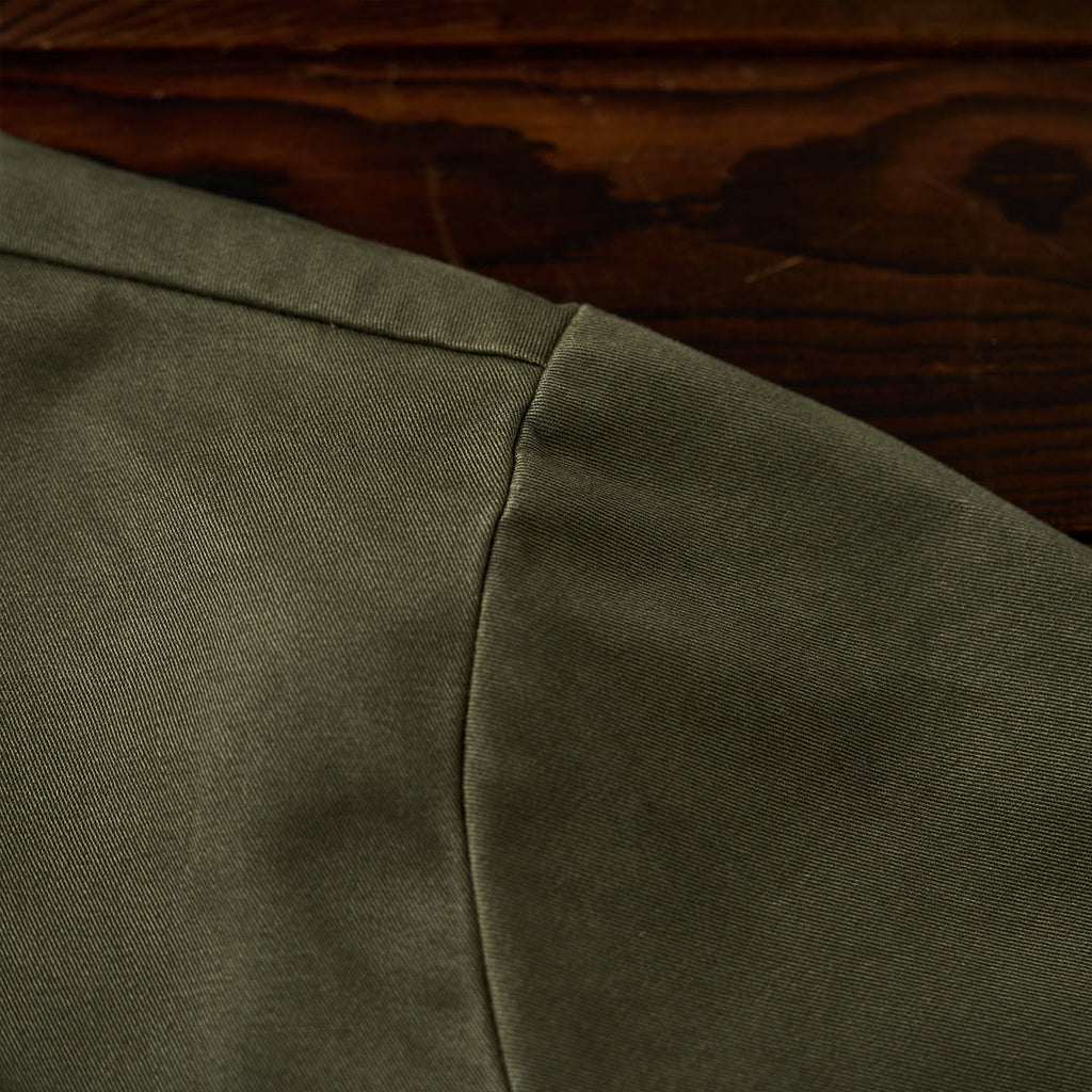 カズオ オリーブ ミリタリーレースアップ パーカー