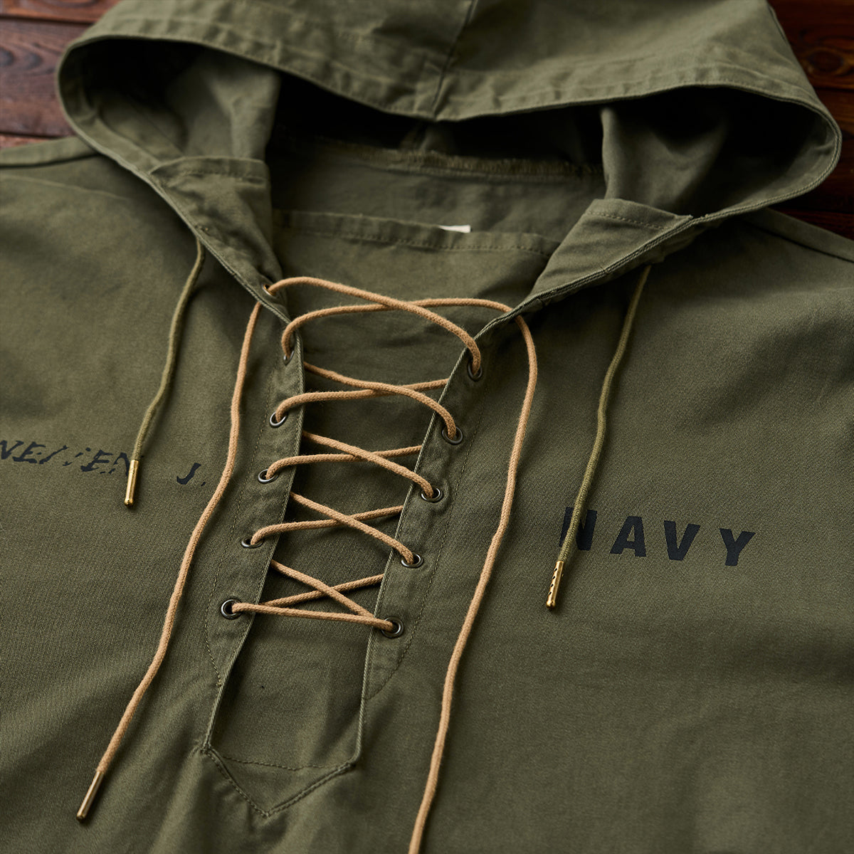 カズオ オリーブ ミリタリーレースアップ パーカー