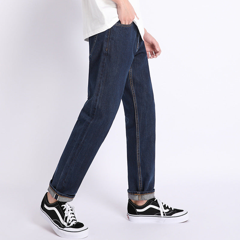 ダークブルーのメンズデニムパンツ、ゆったりしたストレートシルエット