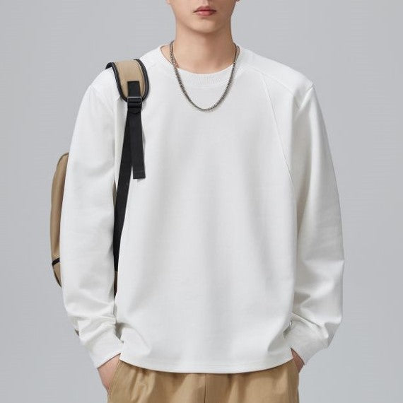 メンズ長袖Tシャツ、白のクルーネック無地。すっきりした長袖デザイン。
