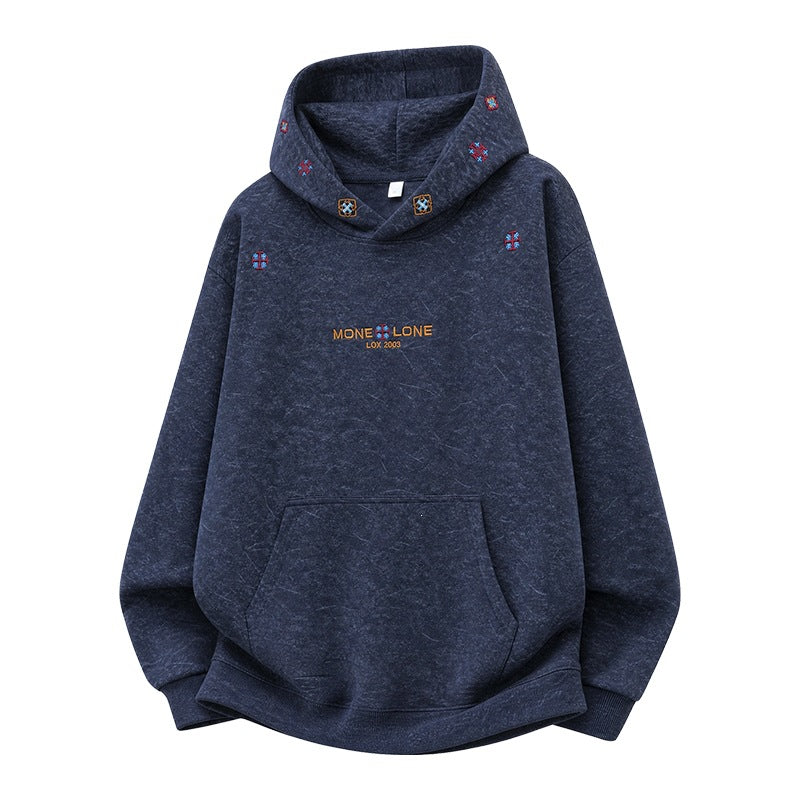 ネイビーの刺繍ロゴ入りフード付きスウェット、フロントポケット付き