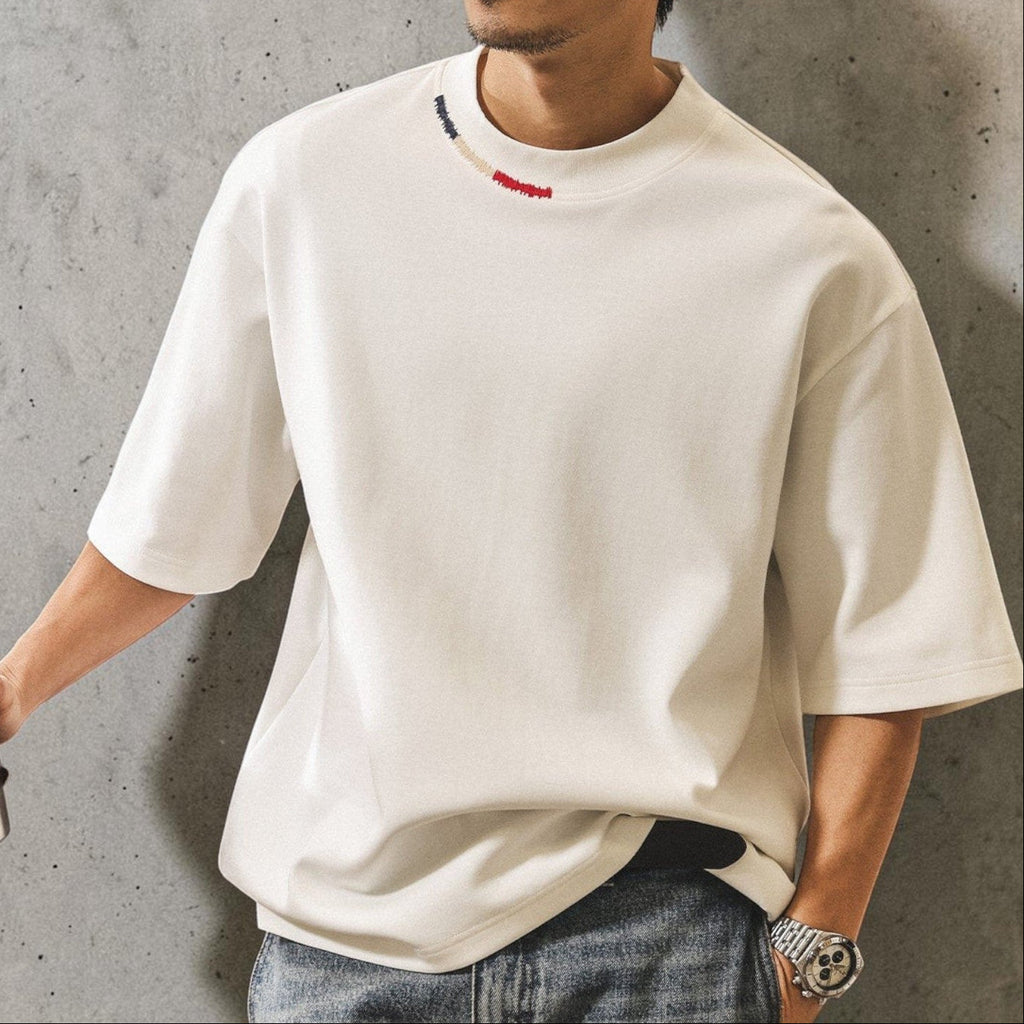 メンズ ヘビーコットンオーバーサイズTシャツ — ネックライン刺繍のビッグシルエット半袖