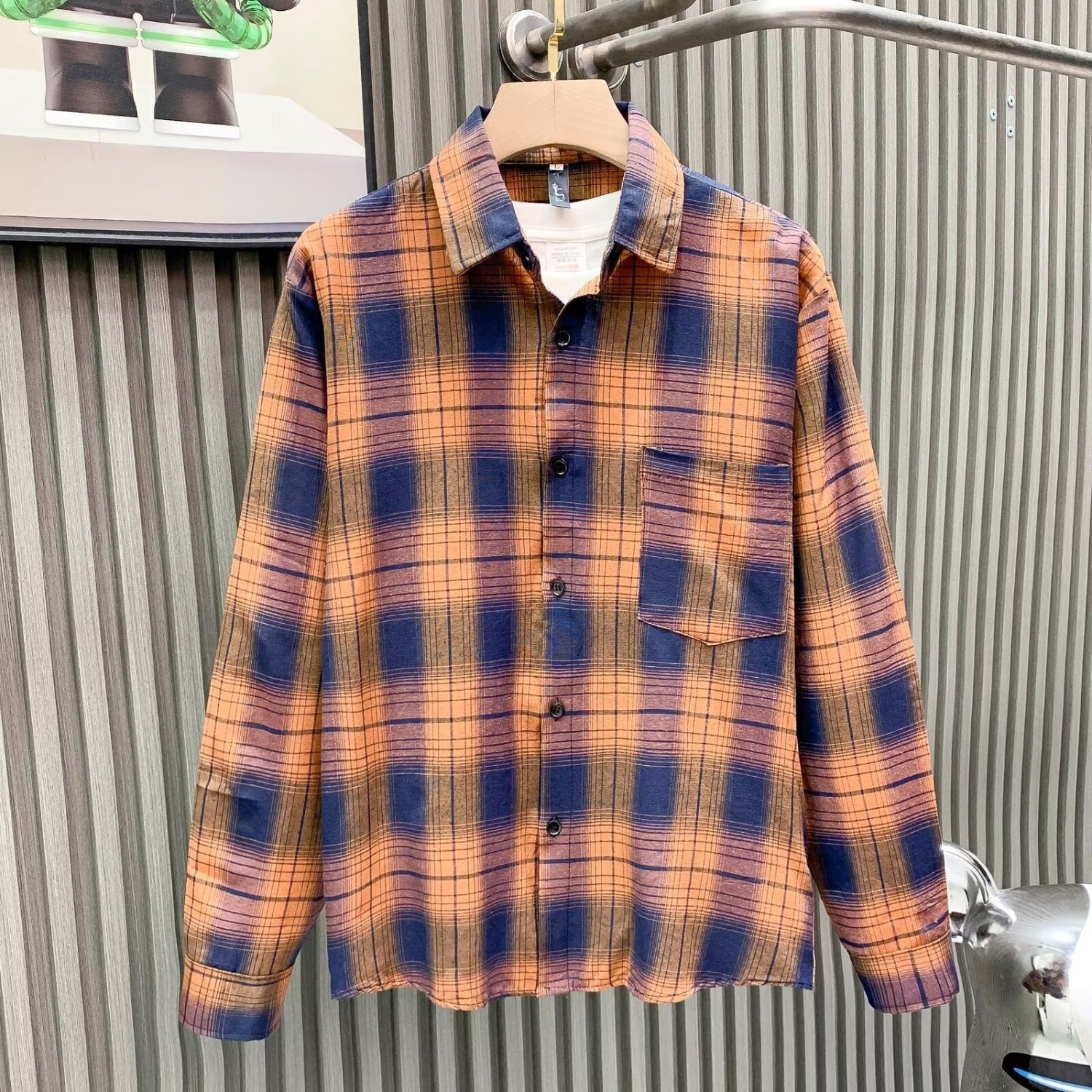 ターンダウンカラーのチェックシャツジャケット（オレンジ×青）胸ポケット付き