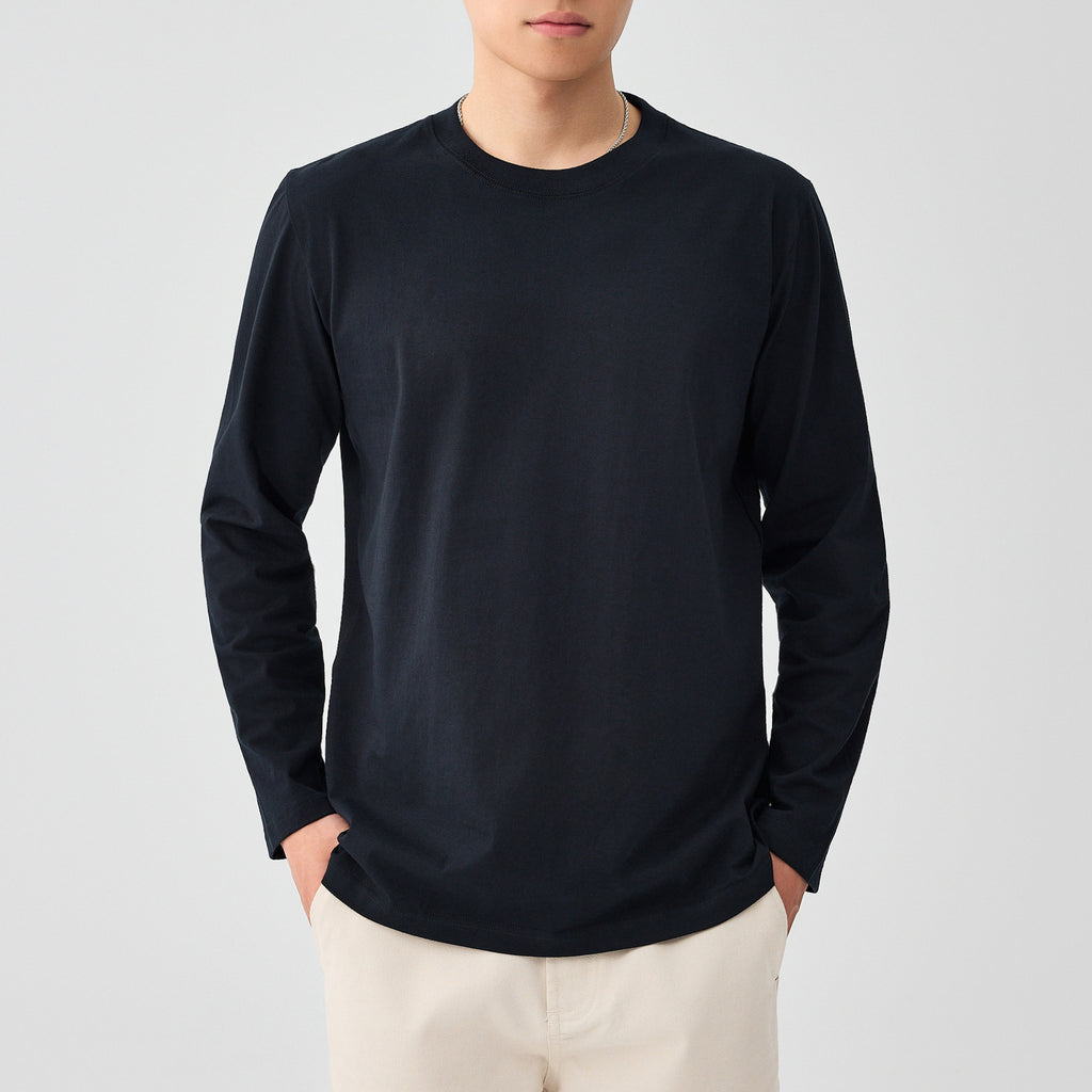 メンズ無地長袖Tシャツ（黒）クルーネックのすっきりした着丈