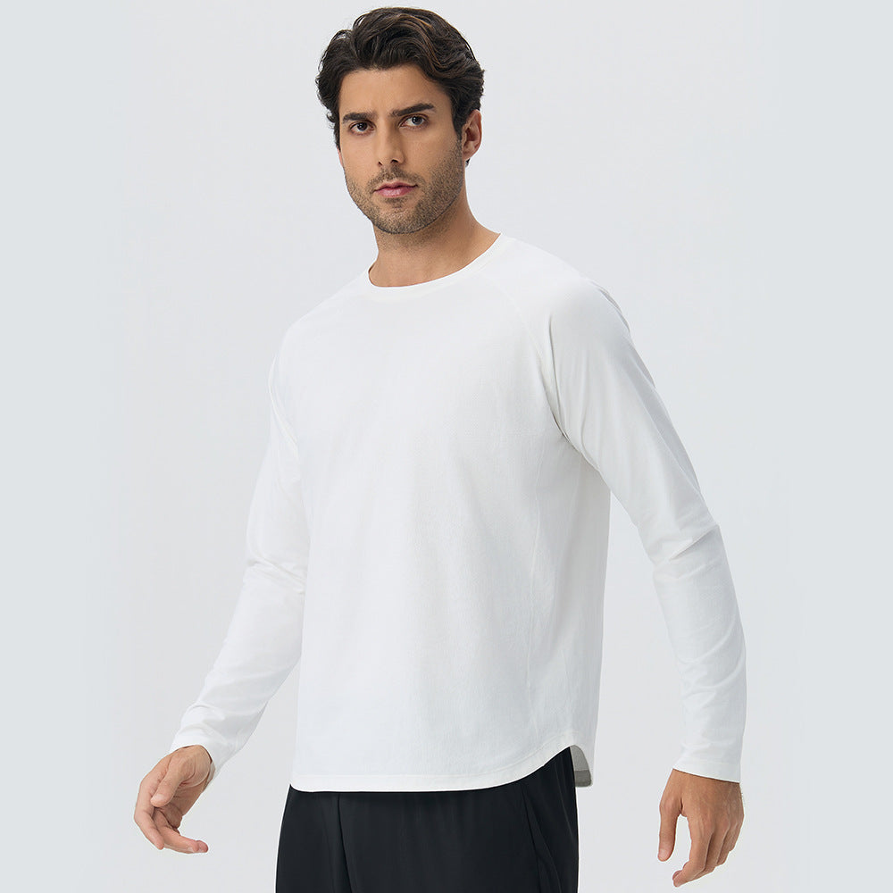 ホワイトのメンズ長袖クルーネックTシャツ、ゆったりシルエット