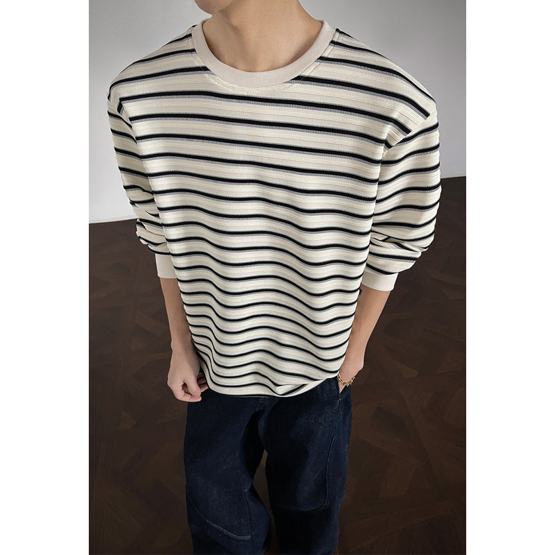 メンズ長袖ボーダーTシャツ、黒×白の横縞と丸首（正面）