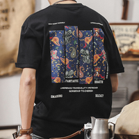 メンズ コットンペイズリーグラフィックTシャツ — バンダナバックプリントのビッグシルエット半袖