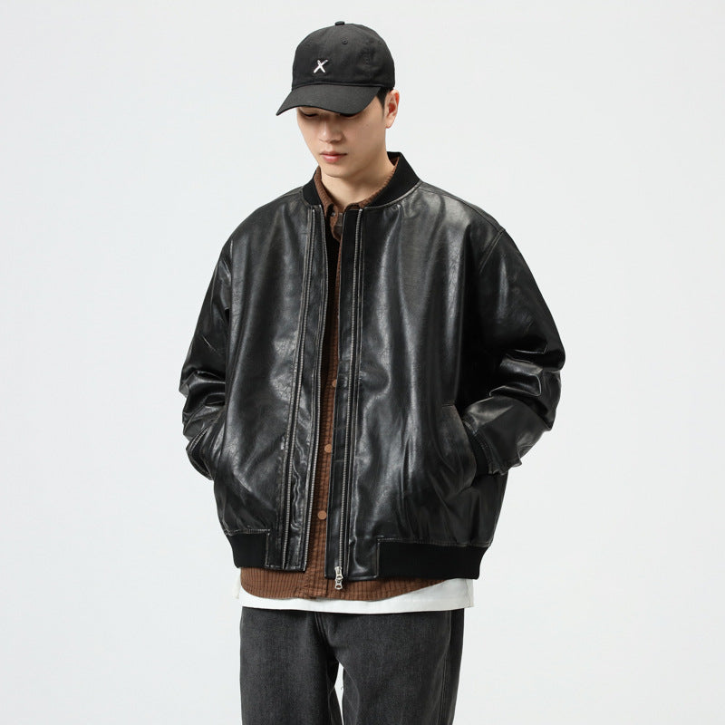 黒のメンズレザーブルゾン、フロントジップとスタンドカラー、リブ袖口