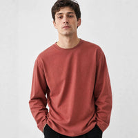 メンズ長袖Tシャツ、丸首の無地レンガレッド