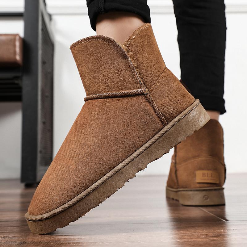 フリース裏地のキャメル系ハイトップスノーブーツ、厚底トレッド