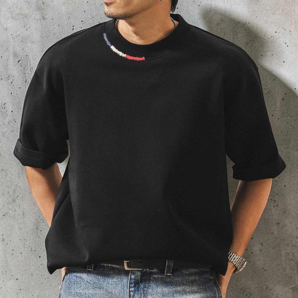 メンズ ヘビーコットンオーバーサイズTシャツ — ネックライン刺繍のビッグシルエット半袖