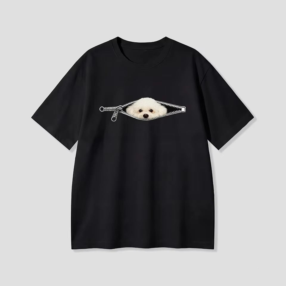 メンズ コットン半袖のかわいい犬プリントTシャツ — ジップからのぞくキュートグラフィックデザイン